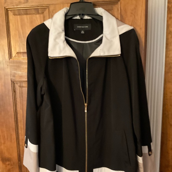 Jackets & Blazers - Jones New York Raincoat